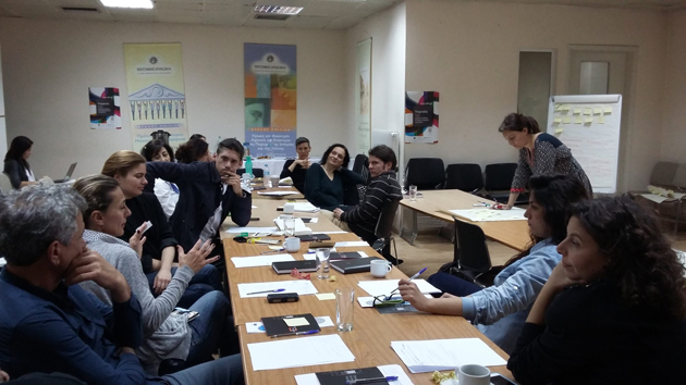 Creative Lenses Focus Group Athens Καλλιτέχνες και στελέχη πολιτιστικών οργανισμών και επιχειρήσεων συζητούν στο συνέδριο ODC Ensemble Creative Lenses Athens Forum για την επιχειρηματικότητα και μαθαίνουν εναλλακτικούς τρόπους χρηματοδότησης και μοντέλα παραγωγής