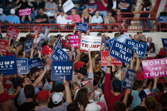 Ο Τραμπ γιόρτασε τις πρώτες 100 μέρες του στον Λευκό Οίκο 