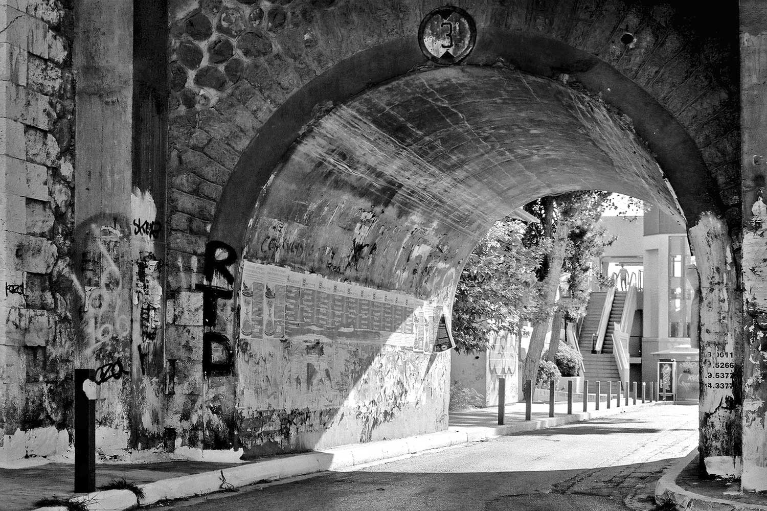 Κατηφορίζοντας την οδό Θεσσαλονίκης. Ένας μακρύς δρόμος που θυμίζει μία άλλη εποχή... Κατηφορίζοντας την οδό Θεσσαλονίκης. Ένας μακρύς δρόμος που θυμίζει μία άλλη εποχή...