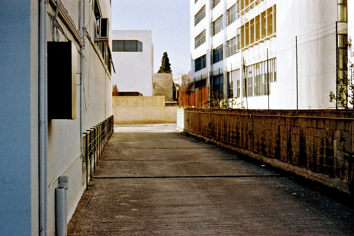 Κατηφορίζοντας την οδό Θεσσαλονίκης. Ένας μακρύς δρόμος που θυμίζει μία άλλη εποχή... Κατηφορίζοντας την οδό Θεσσαλονίκης. Ένας μακρύς δρόμος που θυμίζει μία άλλη εποχή...