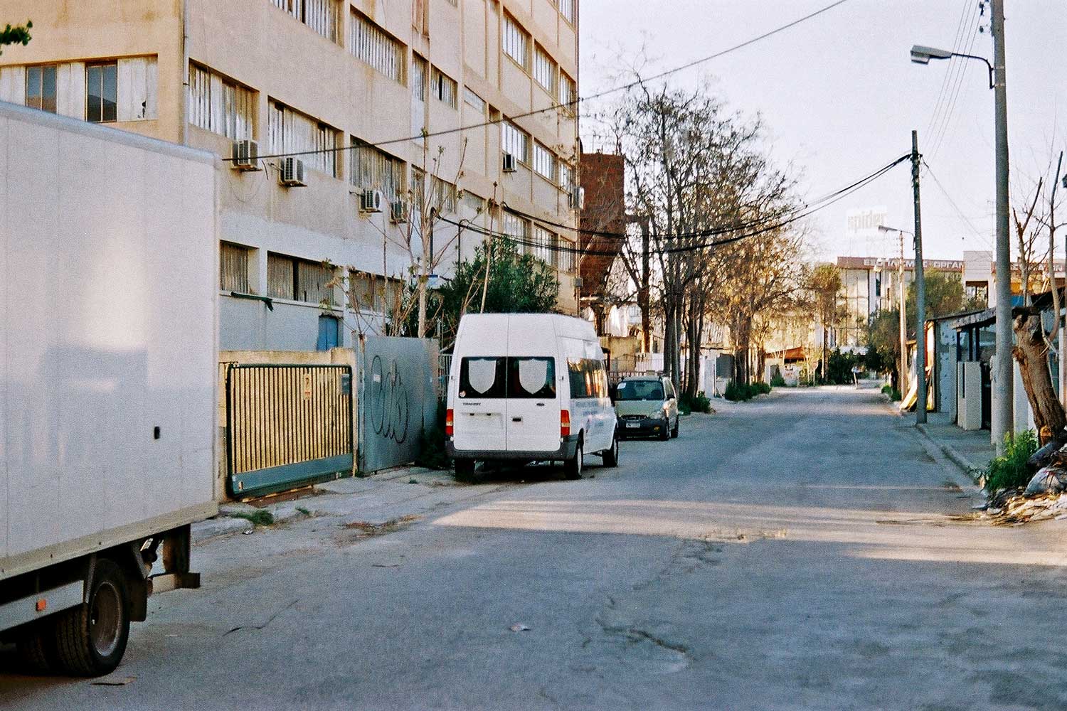 Κατηφορίζοντας την οδό Θεσσαλονίκης. Ένας μακρύς δρόμος που θυμίζει μία άλλη εποχή...