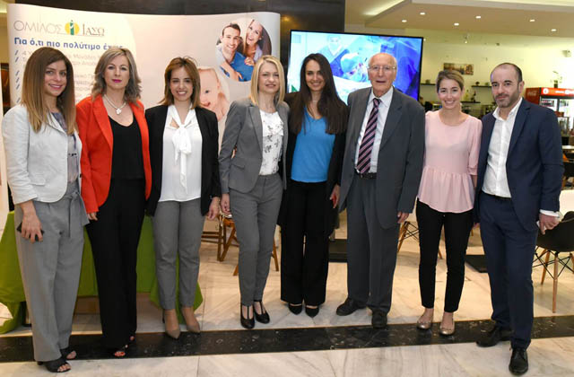  οι κ.κ. Νάνσυ Χριστοπούλου, Product Manager ΙΑΣΩ Παίδων, Κατερίνα Αργυροπούλου, Σύμβουλος Υπηρεσιών Υγείας Ομίλου ΙΑΣΩ, Μαρίζα Καμηλάρη, Υπεύθυνη Εκδηλώσεων & Συνεδρίων ΙΑΣΩ, Αθανασία Καρούζου, Διευθύντρια Νοσηλευτικής Διεύθυνσης ΙΑΣΩ Παίδων, Χριστίνα Ταμπουρέα, Εμπορική Διευθύντρια Ομίλου ΙΑΣΩ,  Δρ Παναγιώτης Λαγός, Καθηγητής Παιδιατρικής, Διευθυντής Ιατρικής Υπηρεσίας ΙΑΣΩ Παίδων, Χριστίνα Κοροβέση, Product Manager ΙΑΣΩ, Αριστοτέλης Τσιουμπλέκος, Διευθυντής Λειτουργιών ΙΑΣΩ Παίδων & ΜΕΝΝ