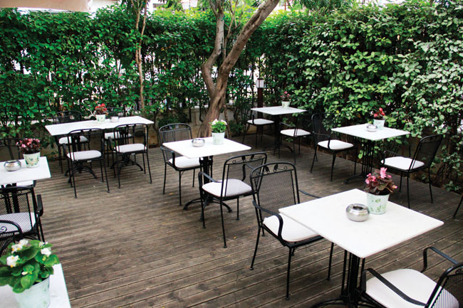 Κτίριο Κωστής Παλαμάς (Ροζ κτίριο) - Τo Καποδιστριακόν