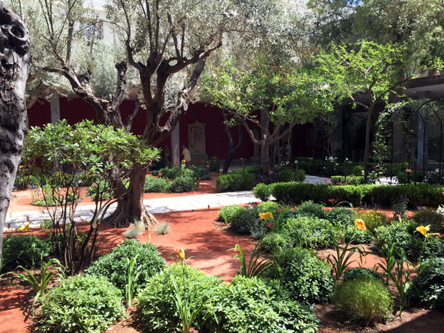 Κήποι and the city