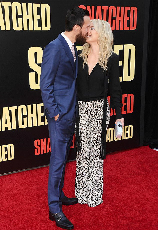 Τι κάνει ο πρώην Μισθοφόρος δίπλα στην Κέιτ Χάντσον