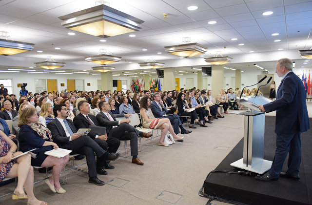 Στιγμιότυπο από την ομιλία του Αντιπροέδρου του Administration and Enrollment του Αμερικανικού Κολλεγίου Ελλάδος Δρ. Δημήτρη Ανδρέου, κατά τη διάρκεια της εκδήλωσης