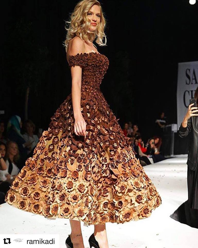 Σοκολατένιο φόρεμα στο Salon Du Chocolat Σοκολατένιο φόρεμα στο Salon Du Chocolat