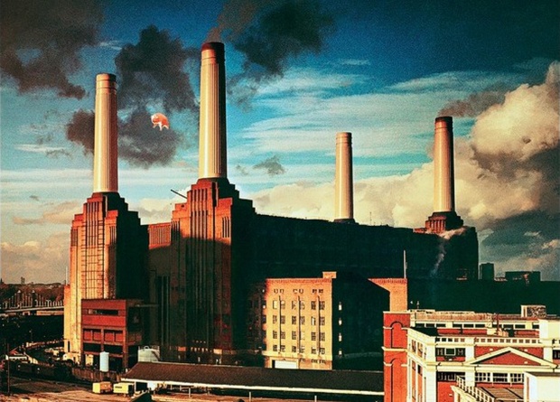Το εξώφυλλο του άλμπουμ «Animals» με το πλαστικό ροζ γουρουνάκι να υπερίπταται πάνω από τον ηλεκτρικό σταθμό του Battersea