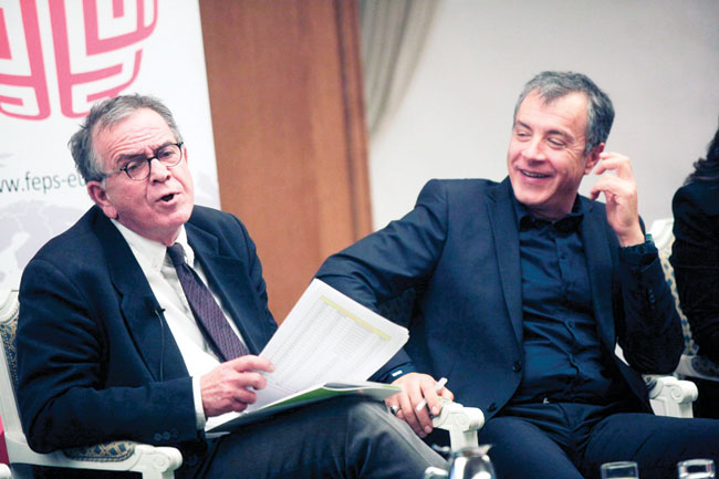  Από το Διεθνές Συνέδριο Greece Forward II ο Σταύρος Θεοδωράκης και ο υπουργός Γιάννης Μουζάλας