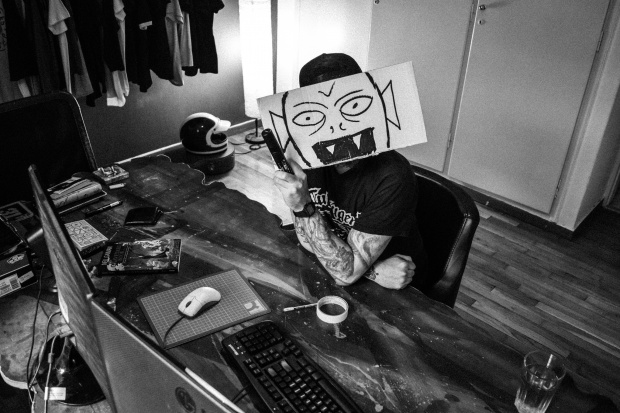 O Bewild Brother σχεδιάζει μερικές από τις πιο ωραίες αφίσες που έχεις δει στην Αθήνα