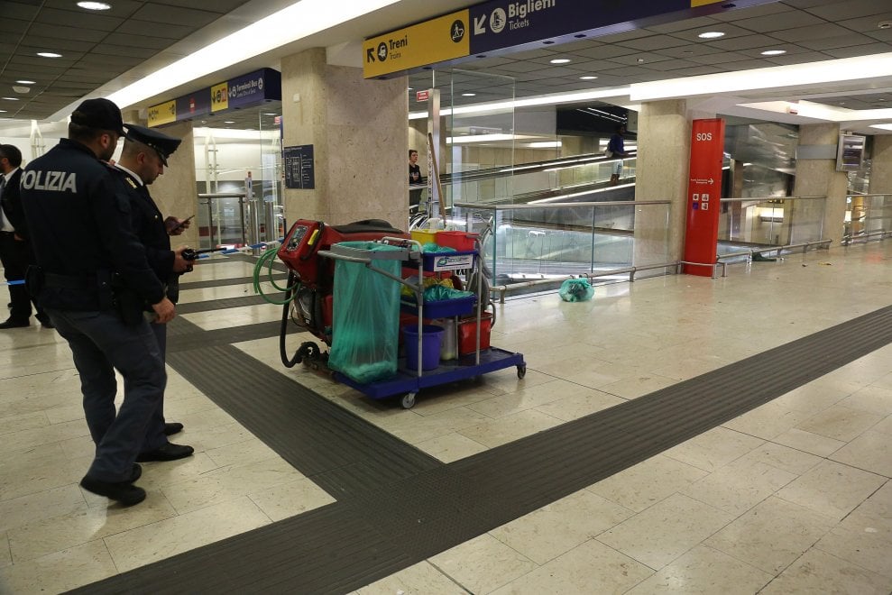 Άνδρα μαχαίρωσε δύο στρατιωτικούς κι έναν αστυνομικό Άνδρα μαχαίρωσε δύο στρατιωτικούς κι έναν αστυνομικό