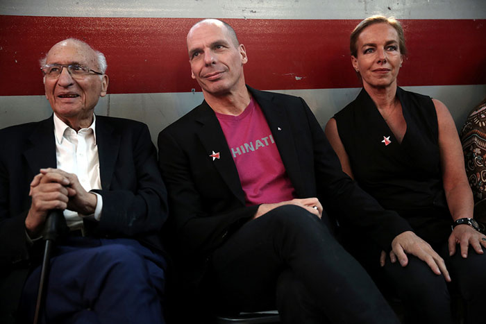 Με τον πατέρα του και τη σύζυγό του ο Γιάνης Βαρουφάκης