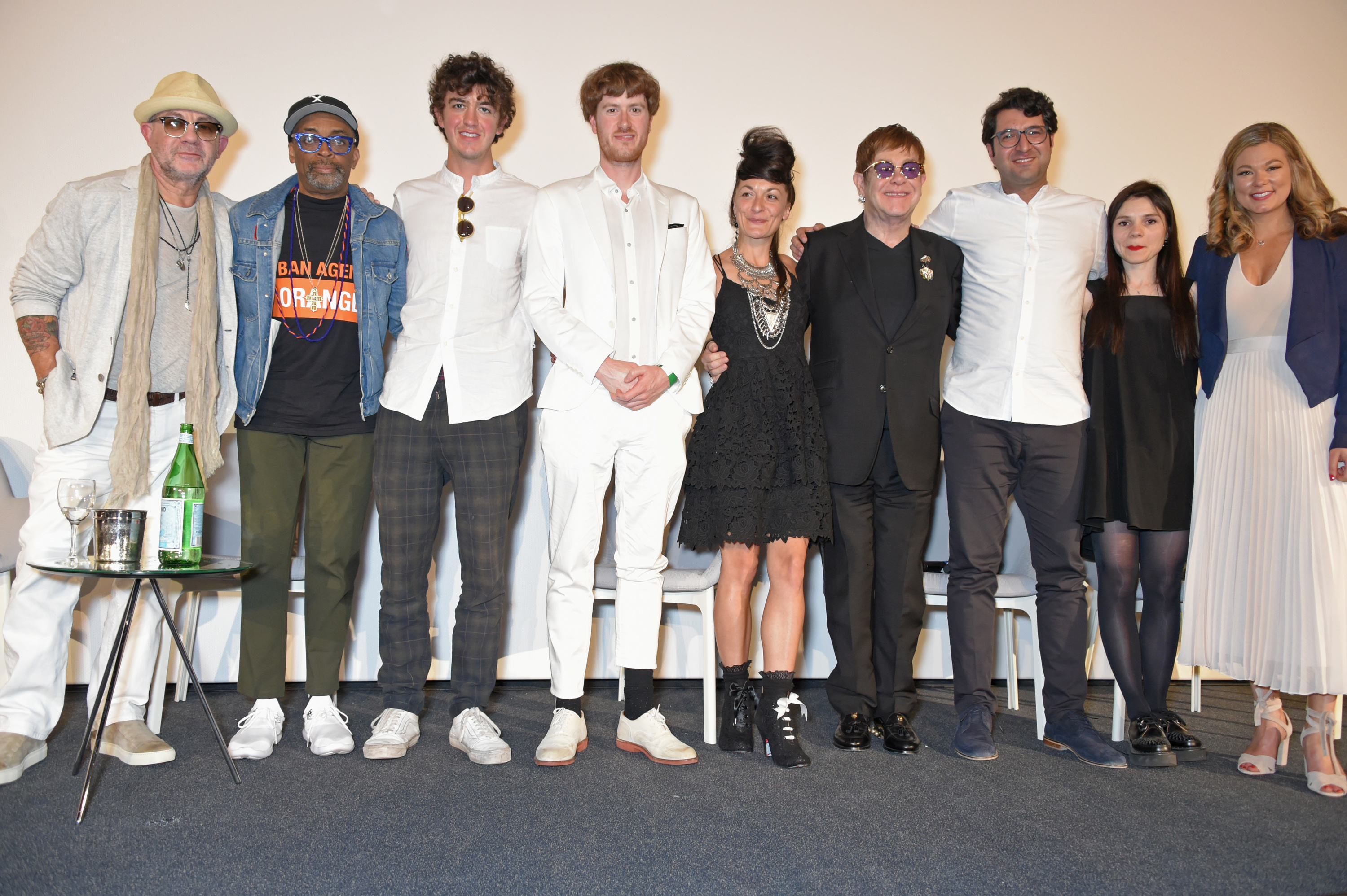  “Έχω συγκινηθεί και εντυπωσιαστεί από αυτήν τη νέα δημιουργική προσέγγιση των τραγουδιών μας 