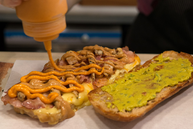 Το θρυλικό σάντουιτς Bacon-κοτόπουλο-cheddar! Το θρυλικό σάντουιτς Bacon-κοτόπουλο-cheddar!