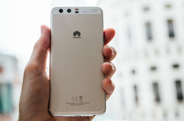 Eσύ ακόμα διαλέγεις ένα απλό smartphone;