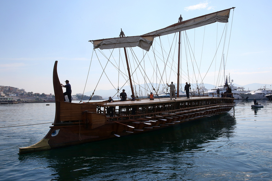 Η ιστορική τριήρης «Ολυμπιάς» στην μαρίνα Ζέας (εικόνες) Η ιστορική τριήρης «Ολυμπιάς» στην μαρίνα Ζέας (εικόνες)