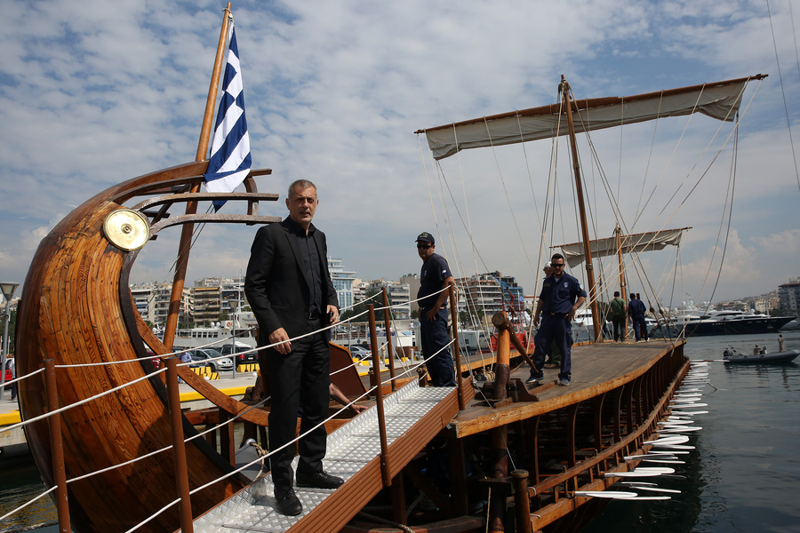 Η ιστορική τριήρης «Ολυμπιάς» στην μαρίνα Ζέας (εικόνες) Η ιστορική τριήρης «Ολυμπιάς» στην μαρίνα Ζέας (εικόνες)