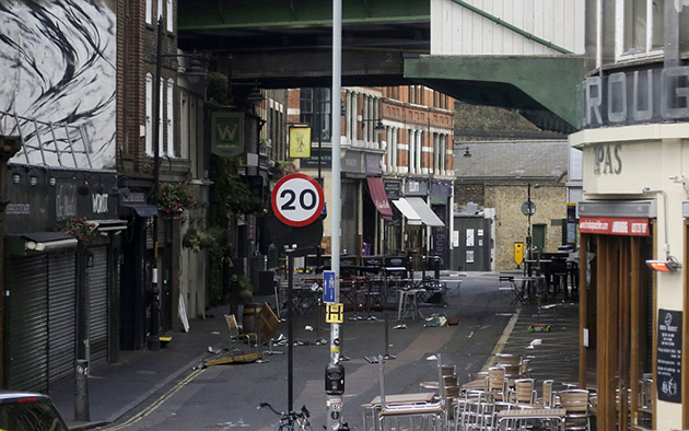 Πάγωσε ο χρόνος στις παμπ της Γέφυρας του Λονδίνου