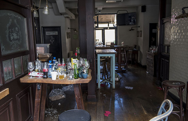 Πάγωσε ο χρόνος στις παμπ της Γέφυρας του Λονδίνου