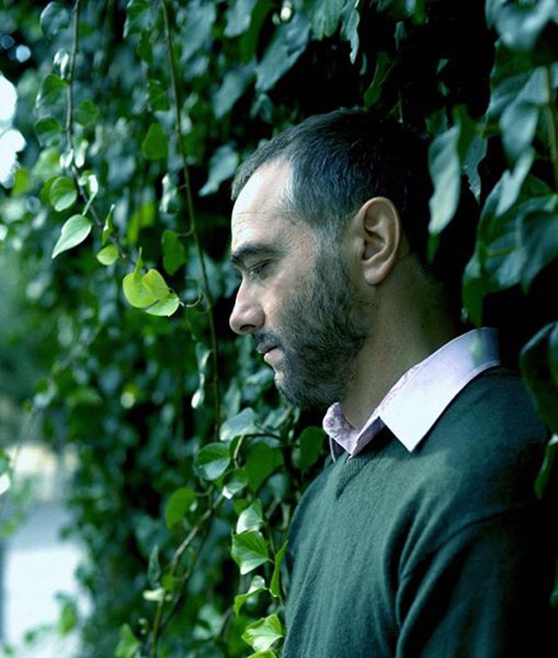 Ο Κωνσταντίνος Βήτα τραγουδάει στο ξέφωτο