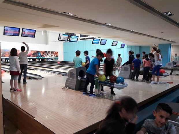 Metropolitan bowling café billiards