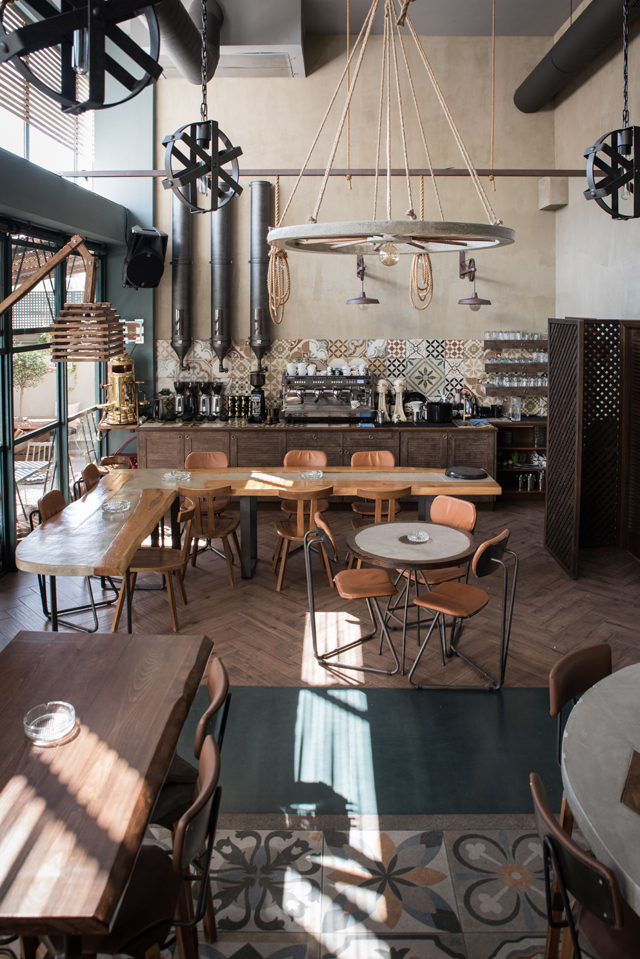 The ΤΖΙΝΤΖΕΡ bar