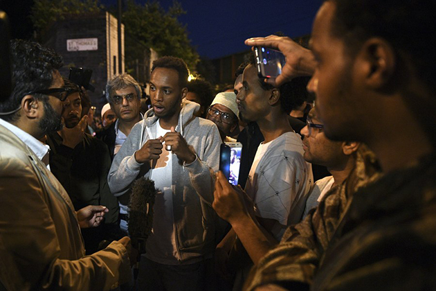 Πανικός στο βόρειο Λονδίνο. Βαν έπεσε σε πεζούς κοντά σε τέμενος