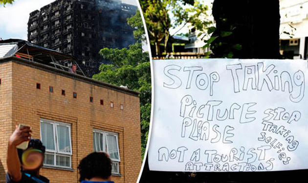 Tουρίστες βγαίνουν selfies με φόντο τον καμένο Πύργο του Γκρένφελ