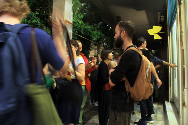 Μεταλλική πινακίδα, Χρυσάνθη Κουμιανάκη