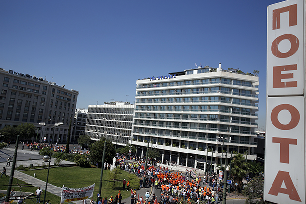 Ομαδικά πυρά κατά της κυβέρνησης για τον «Γολγοθά» των σκουπιδιών 