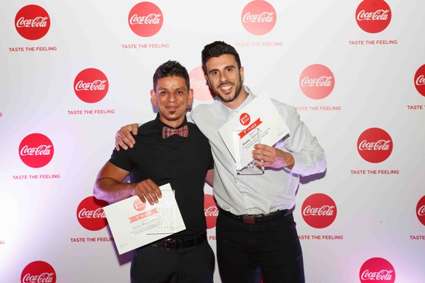 Οι δύο μεγάλοι νικητές του διαγωνισμού Μπάμπης Δαρζέντας και Νίκος Μπαρμπάκης