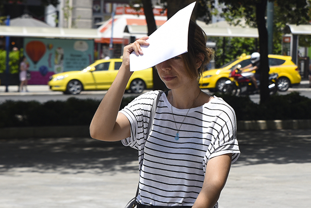 Στον «τροπικό» του καύσωνα μπαίνει όλη η Ελλάδα Στον «τροπικό» του καύσωνα μπαίνει όλη η Ελλάδα