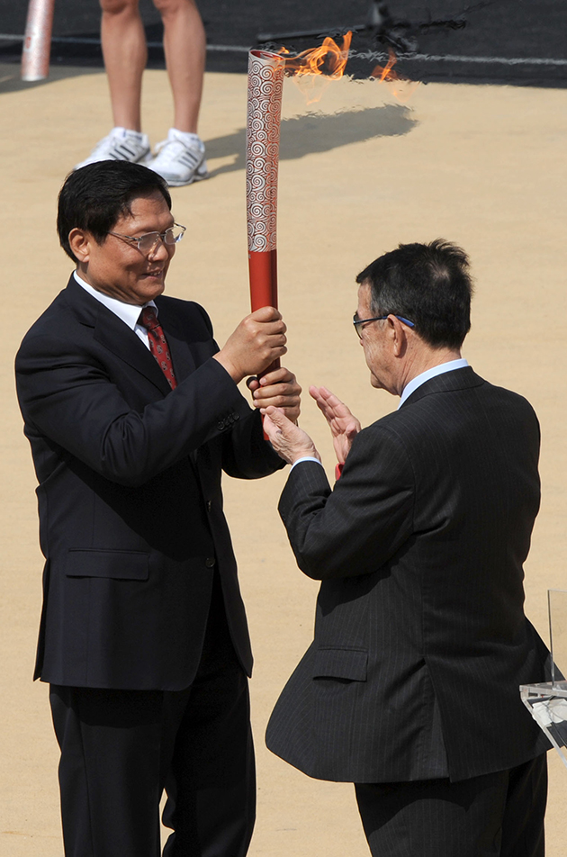 ΠΑΝΑΘΗΝΑΪΚΟ ΣΤΑΔΙΟ ΤΕΛΕΤΗ ΠΑΡΑΔΟΣΗΣ ΟΛΥΜΠΙΑΚΗΣ ΦΛΟΓΑΣ