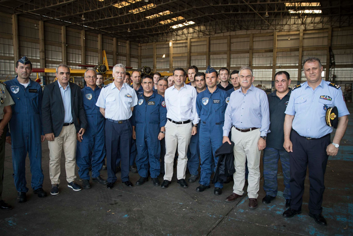 Οι τεχνικοί των Canadair έκαναν δώρο στο Τσίπρα (video)