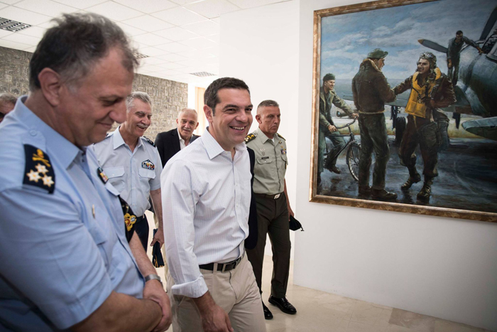 Οι τεχνικοί των Canadair έκαναν δώρο στο Τσίπρα (video)