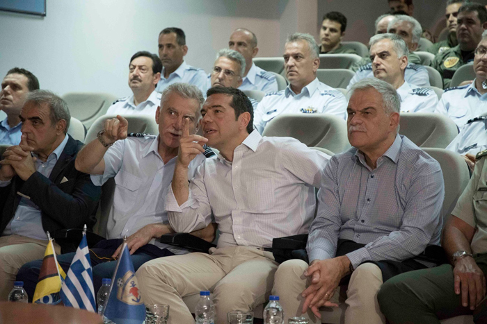 Οι τεχνικοί των Canadair έκαναν δώρο στο Τσίπρα (video)