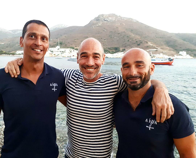 Απέραντο Γαλάζιο Απέραντο Γαλάζιο