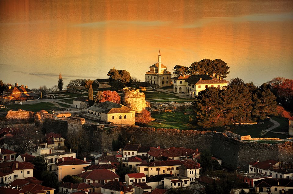 Ο Goran Bregovic κι η μπάντα του συναντήθηκαν για πρώτη φορά με τον Πετρολούκα Χαλκιά Ο Goran Bregovic κι η μπάντα του συναντήθηκαν για πρώτη φορά με τον Πετρολούκα Χαλκιά