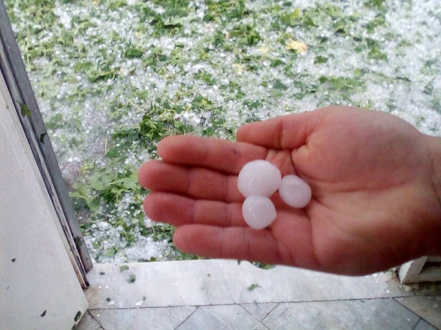 Στα λευκά το Μέτσοβο από το χαλάζι