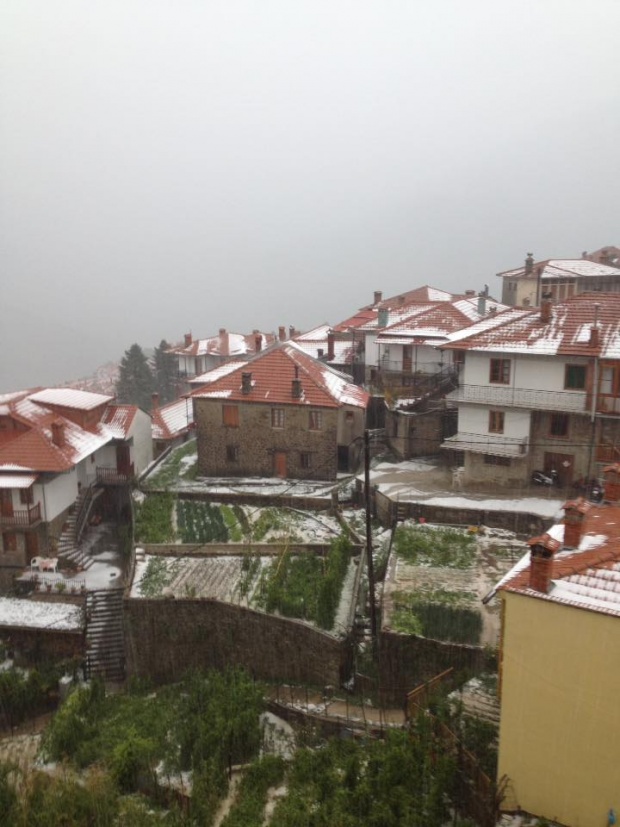 Στα λευκά το Μέτσοβο από το χαλάζι