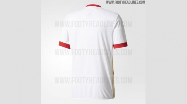 Η αλλαγή στη νέα φανέλα του Ολυμπιακού Η αλλαγή στη νέα φανέλα του Ολυμπιακού