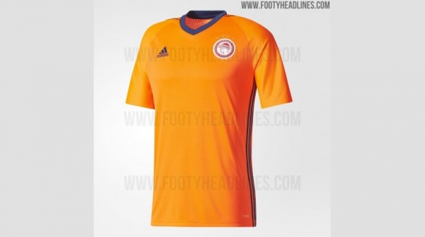 Η αλλαγή στη νέα φανέλα του Ολυμπιακού Η αλλαγή στη νέα φανέλα του Ολυμπιακού