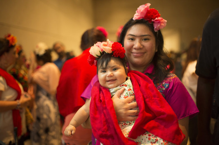 Στη γιορτή για τα 110α γενέθλια της Φρίντα Κάλο, οι «σωσίες» έσπασαν το ρεκόρ