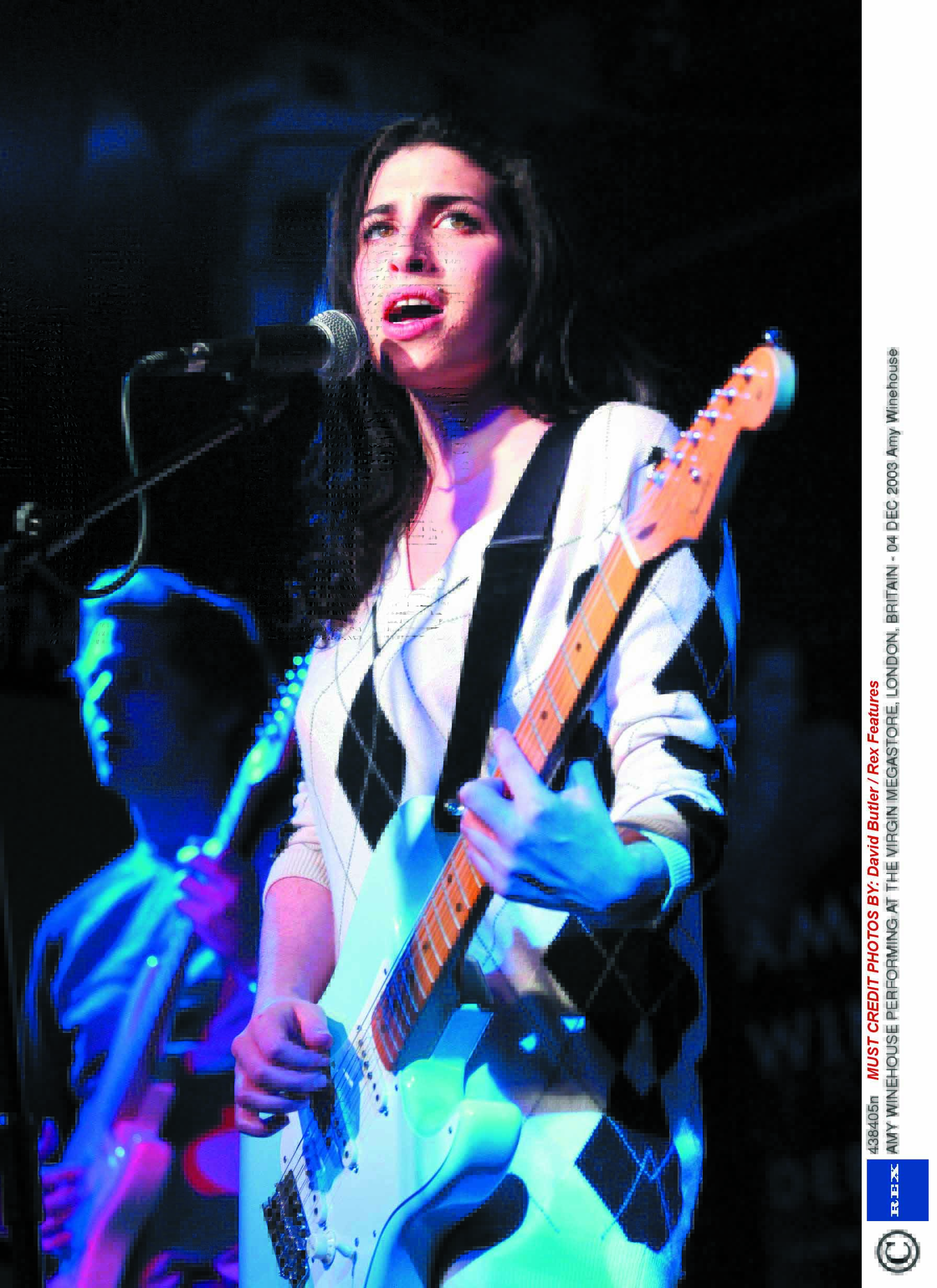 O Mitch Winehouse καταγράφει το χρονικό μιας πτώσης O Mitch Winehouse καταγράφει το χρονικό μιας πτώσης