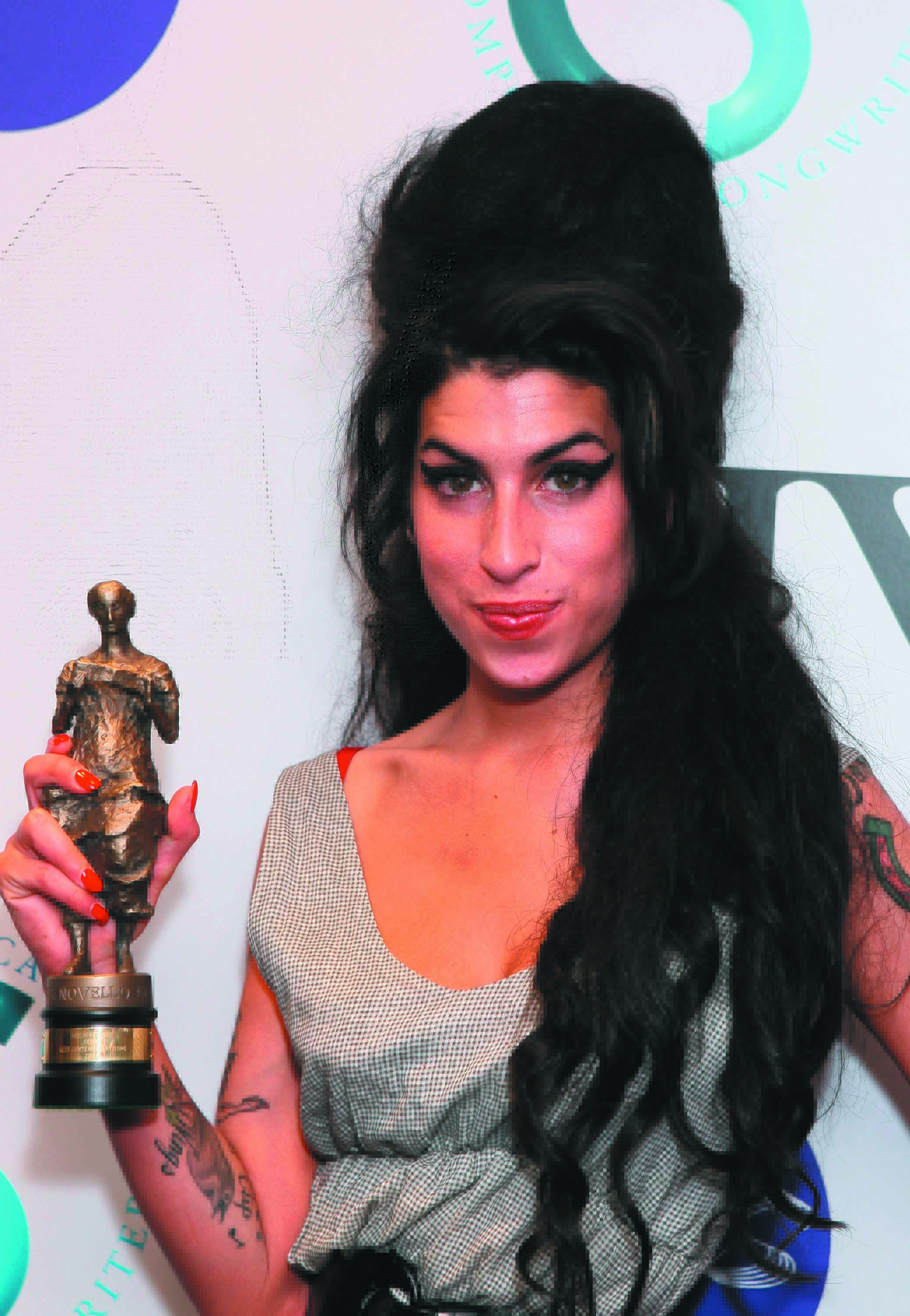 O Mitch Winehouse καταγράφει το χρονικό μιας πτώσης