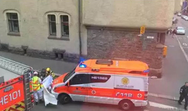 Πανικός στο Ελσίνκι. Αυτοκίνητο έπεσε σε πεζούς Πανικός στο Ελσίνκι. Αυτοκίνητο έπεσε σε πεζούς