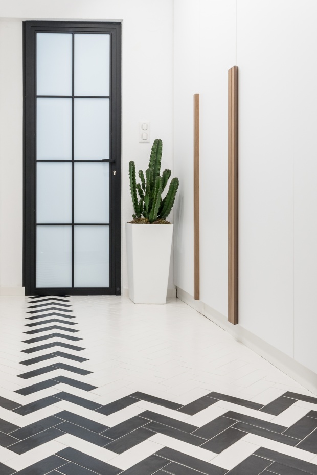 Ένα μοντέρνο αγαπησιάρικο διαμέρισμα στη Θεσσαλονίκη με την υπογραφή των Normless