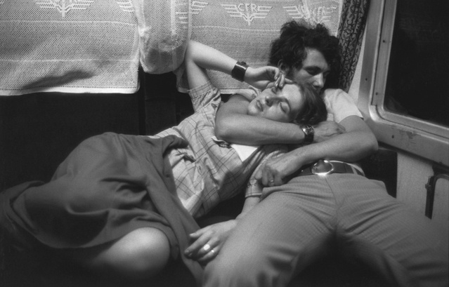 Ζευγάρι Ρουμάνων σε τρένο, 1975 n
