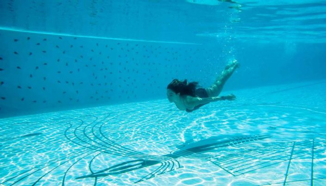 H πισίνα του ξενοδοχείου έχει εμβαδόν 180 τ.μ.