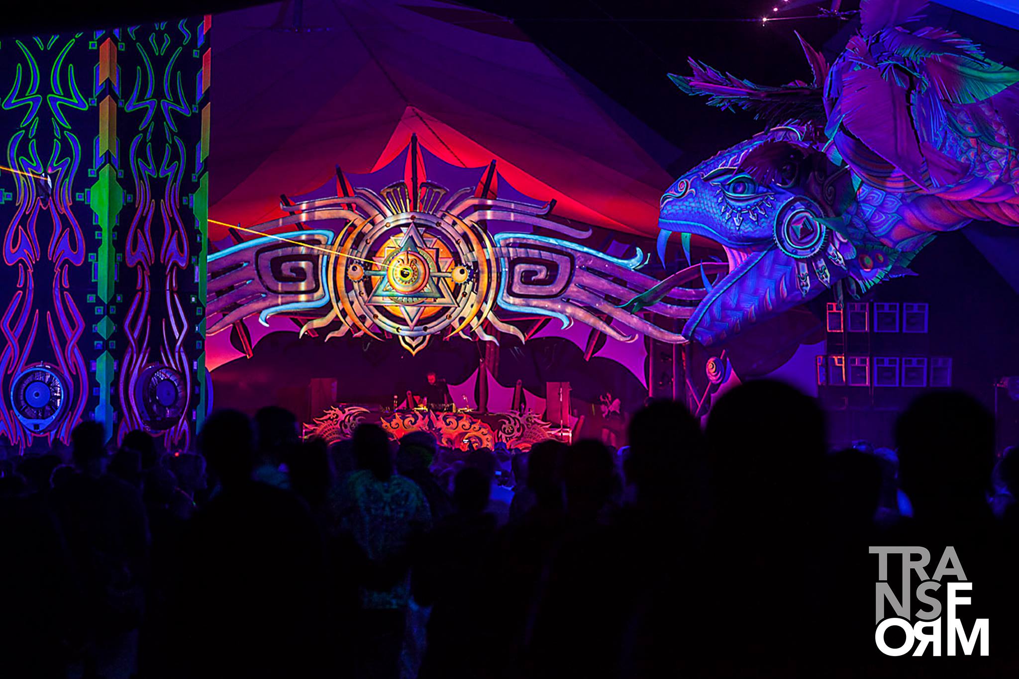 Μία έκδοση με υπέροχες φωτογραφίες από τις μεγαλύτερες μουσικές γιορτές του πλανήτη Μία έκδοση με υπέροχες φωτογραφίες από τις μεγαλύτερες μουσικές γιορτές του πλανήτη